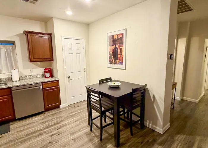 The Door - Historic Phx 2br Office Retreat